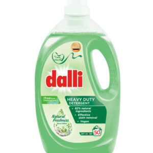 Dalli Natural Freshness е високоефективен течен перилен препарат с анти-петън формула, осигуряващ дълготрайна свежест и безупречна чистота на дрехите. Съдържа 82% натурални съставки и е веган продукт. Действа ефективно дори при ниски температури от 20°C, като пести енергия и щади околната среда. Подходящ е за бяло и светло пране.